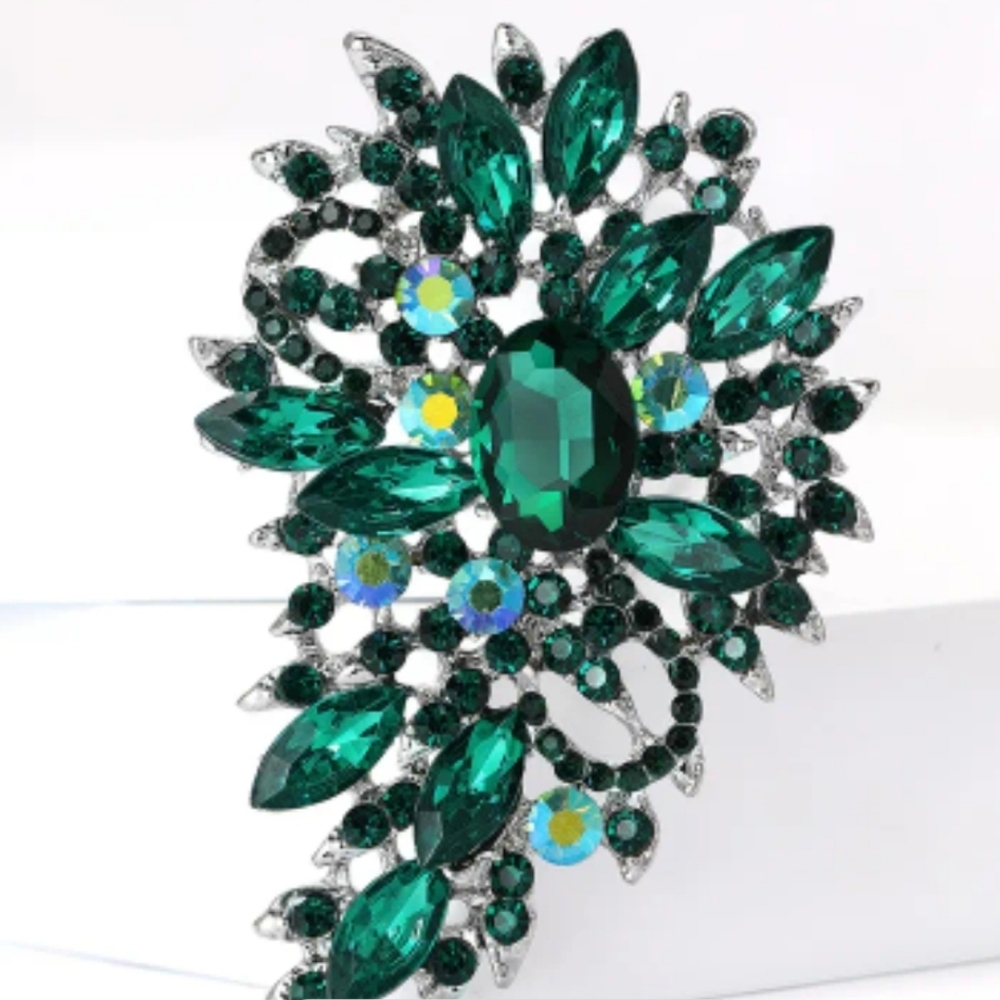 🆕️ VINTAGE-INSPIRED EMERALD GREEN RHINESTONE BROOCH